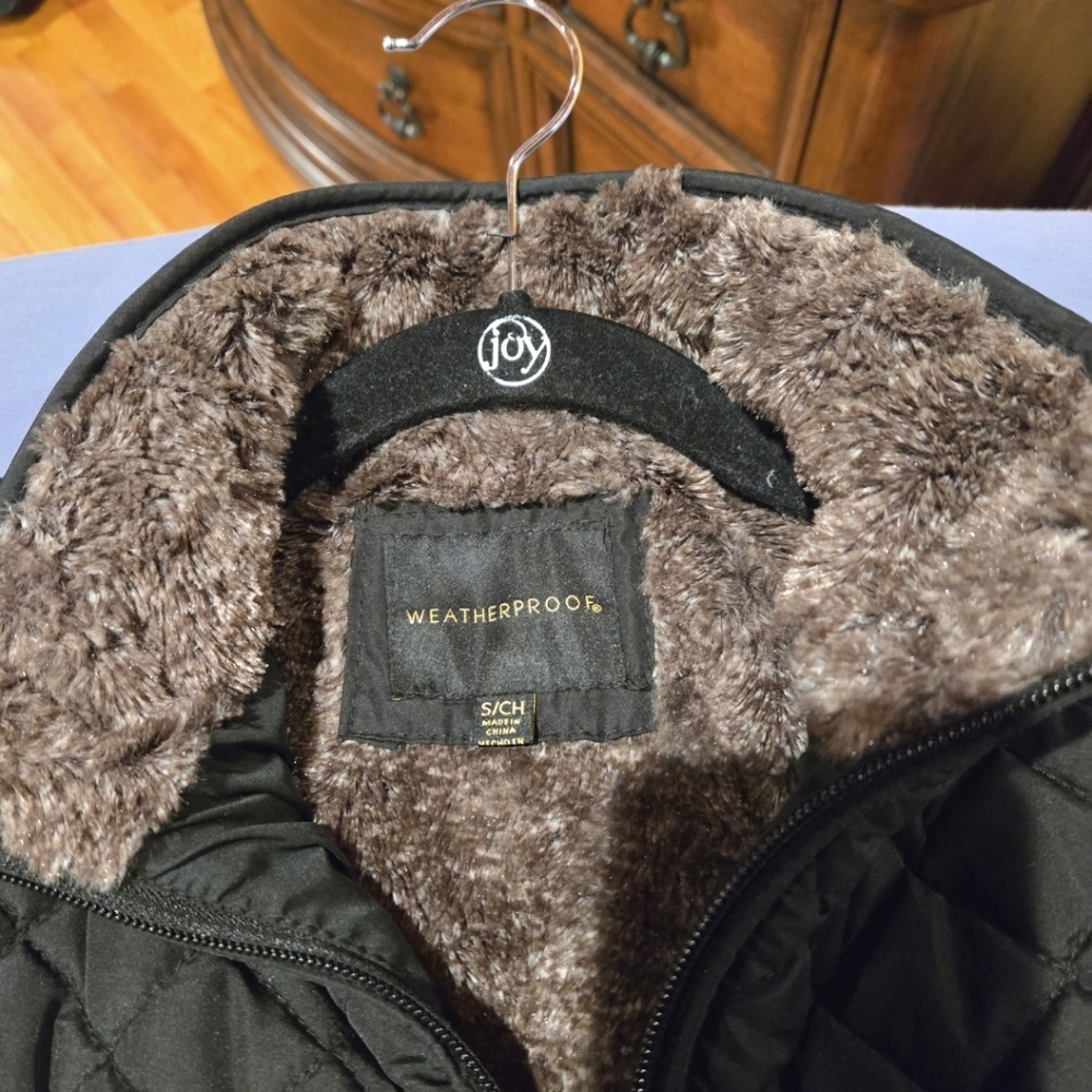 Weatherproof Women's Black Quilted Vest with Gold Accent Small/Chico - Picture 8 of 8